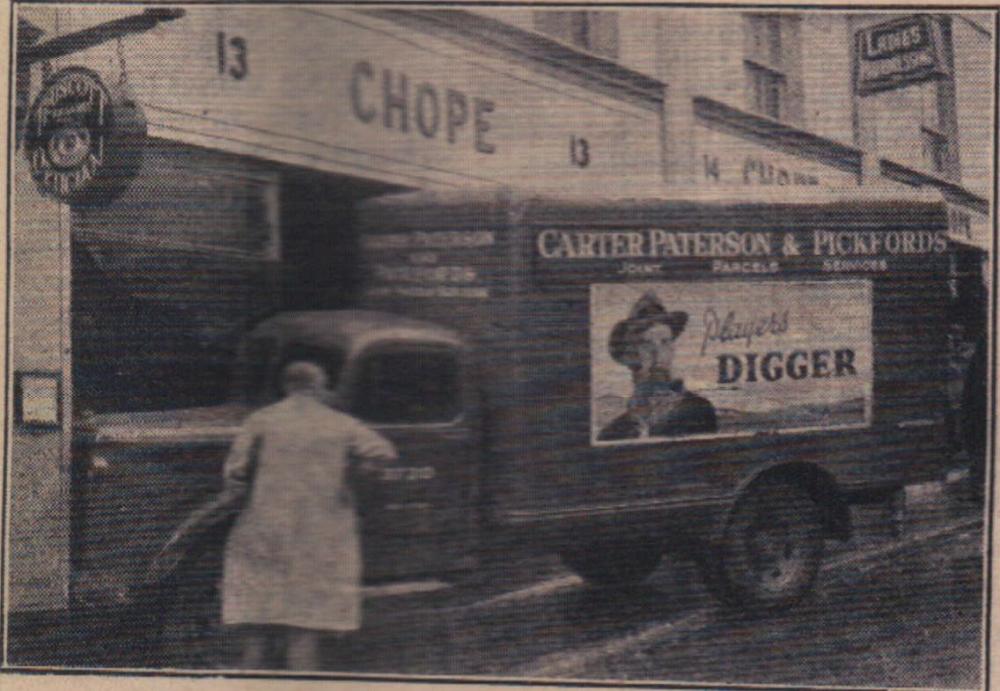 Lorry crashes into Bideford shop window<span><span></span></span>